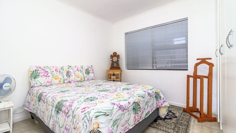 2 Bedroom Property for Sale in De Kelders Western Cape